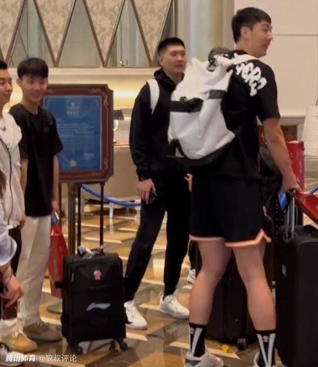 美女脱粪